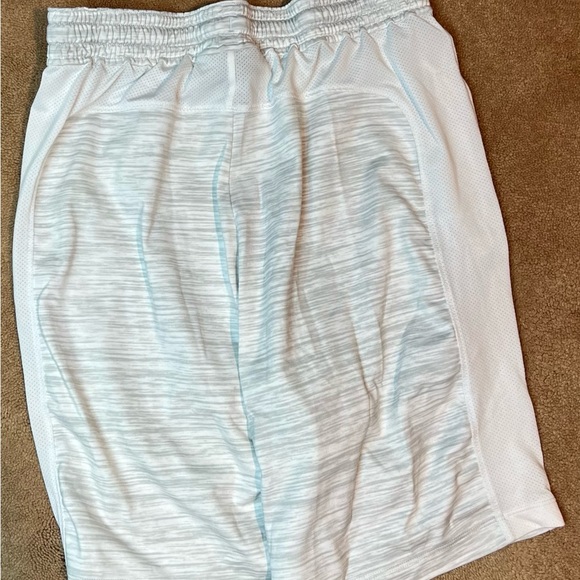 Under Armour HeatGear Shorts Size S - Picture 2 of 2